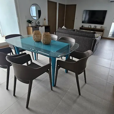 A Short Walk From The Sea - 2 Bedrooms - 2 Beds - 2 Bathrooms